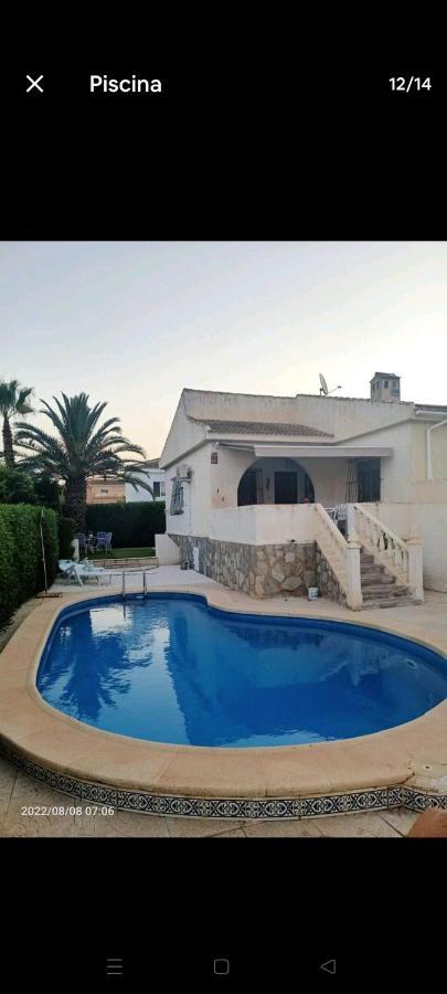 فيلا Acogedora Casa Con Piscina تورّيفيِخا المظهر الخارجي الصورة